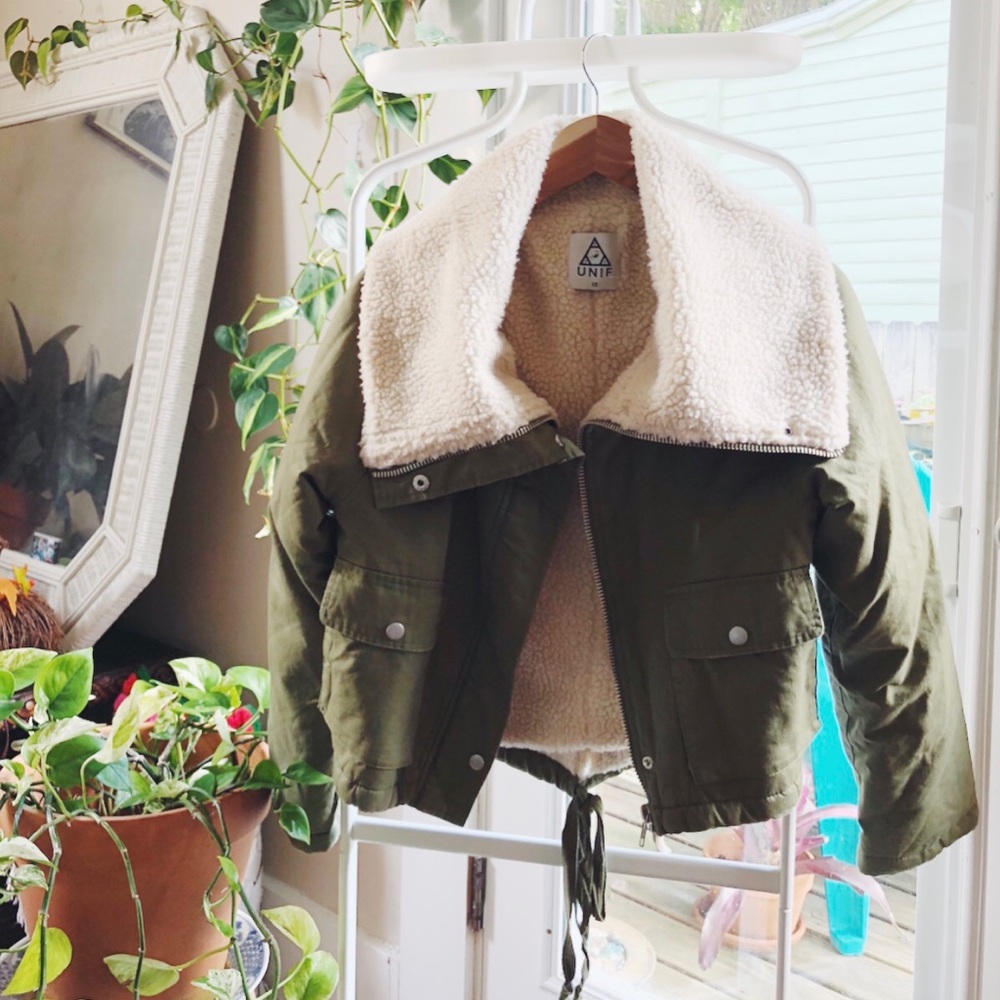 ℂℝ𝕆ℙℙ𝔼𝔻 𝕌ℕ𝕀𝔽 x UO Sherpa Army Green Jacket🧥 - Picture 3 of 8